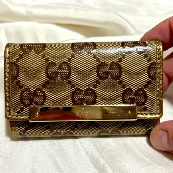 Gucci Coated Canvas Gold Leather Key Holder - Picture 2 of 11